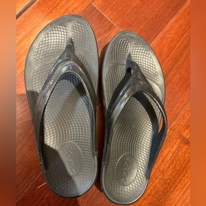 Oofos Recovery sandals - EUC Foam technology designed to reduce stress on feet